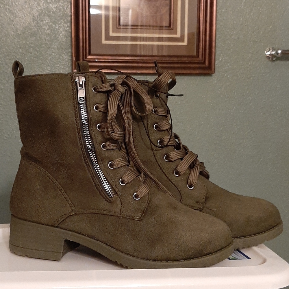 Ankle boots